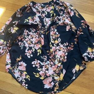 Torrid Harper style Blouse. Size 00/10.  Black with a peach floral pattern.
